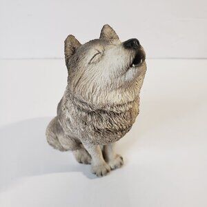 Cool Vintage Realistic Gray Howling Wolf Figurine Sandicast Sculpture